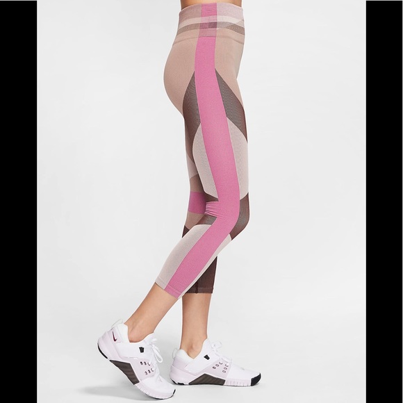 Nike High Rise Leggings - Picture 3 of 8